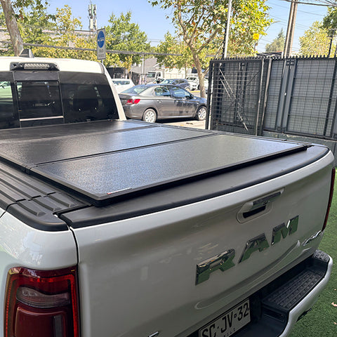 Tapa Plegable Dura BULX5 Ram 1500 New Body CD Con Rambox 19->