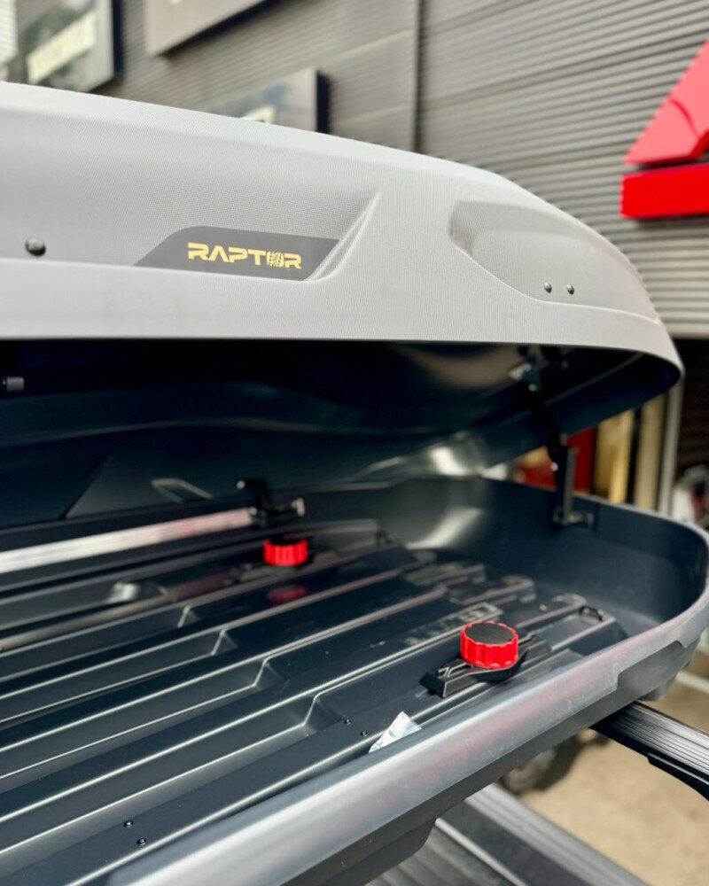 Caja Portaequipaje Falcon 550 L Gris Texturizado Raptor