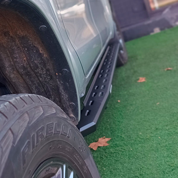 Pisadera RB30 Slim Toyota Hilux CD 16->